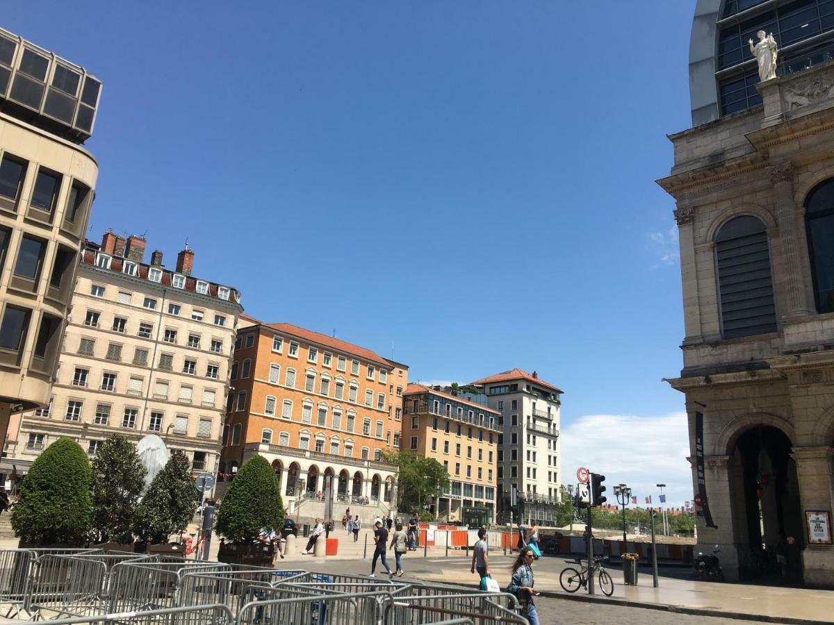 Le Calme De L'Opera. Apartment Lyon Luaran gambar