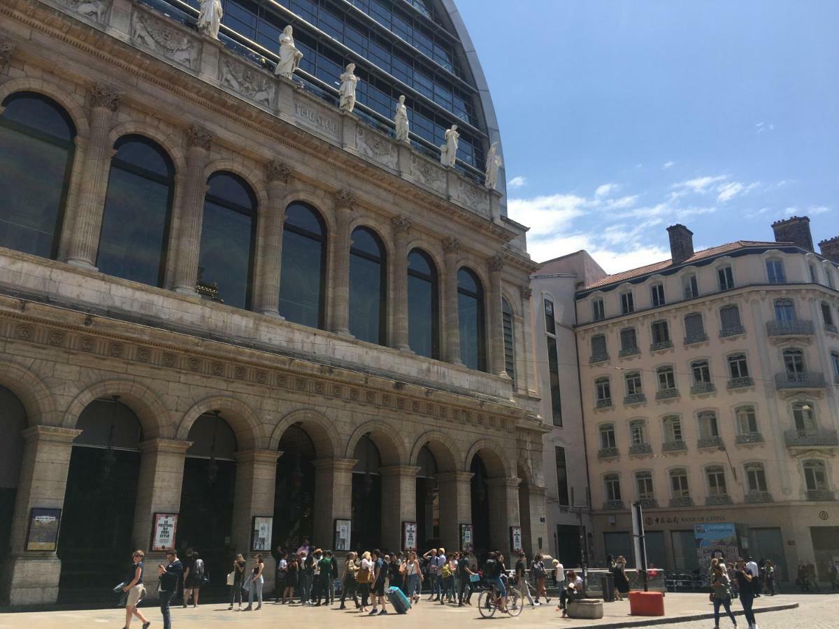 Le Calme De L'Opera. Apartment Lyon Luaran gambar
